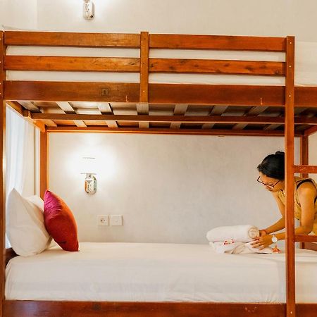 Kamasanti Hostel Toyapakeh Экстерьер фото
